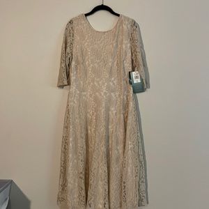 Melrose lace dress size 16